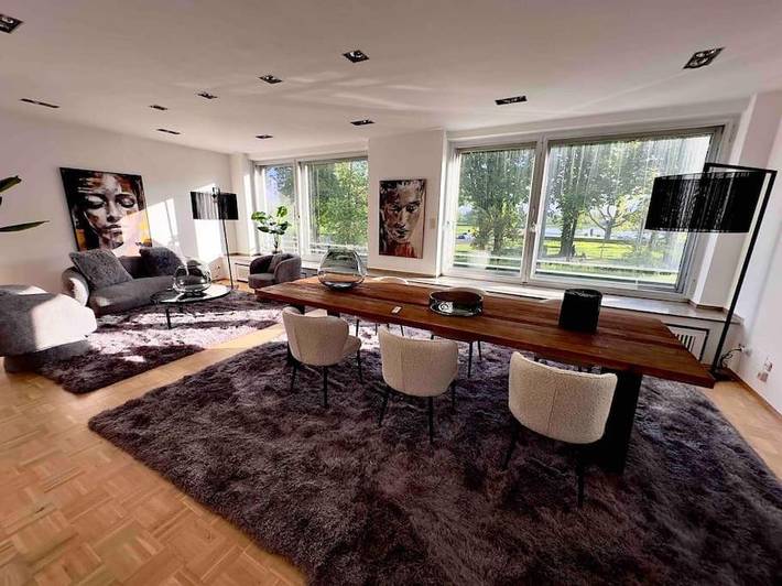 Ferienwohnung für 10 Personen, mit Balkon und Seeblick sowie Ausblick in Düsseldorf