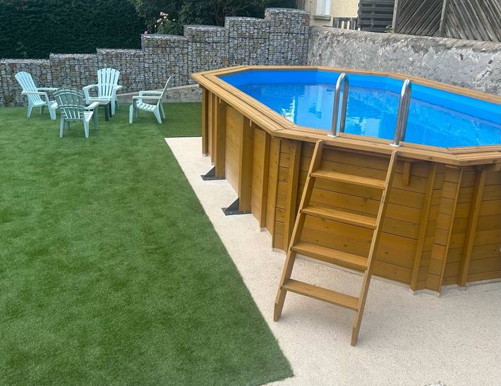 Gîte pour 14 personnes, avec Terrasse ainsi que Jardin et Piscine à Chomelix
