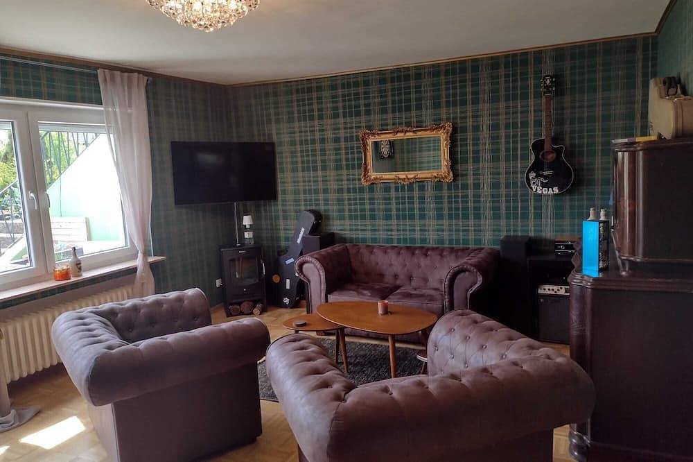 Ganze Wohnung, Gemütliche Ferienwohnung mit großem Garten am Tor zur Rhön in Petersberg, Rhön-Hessen
