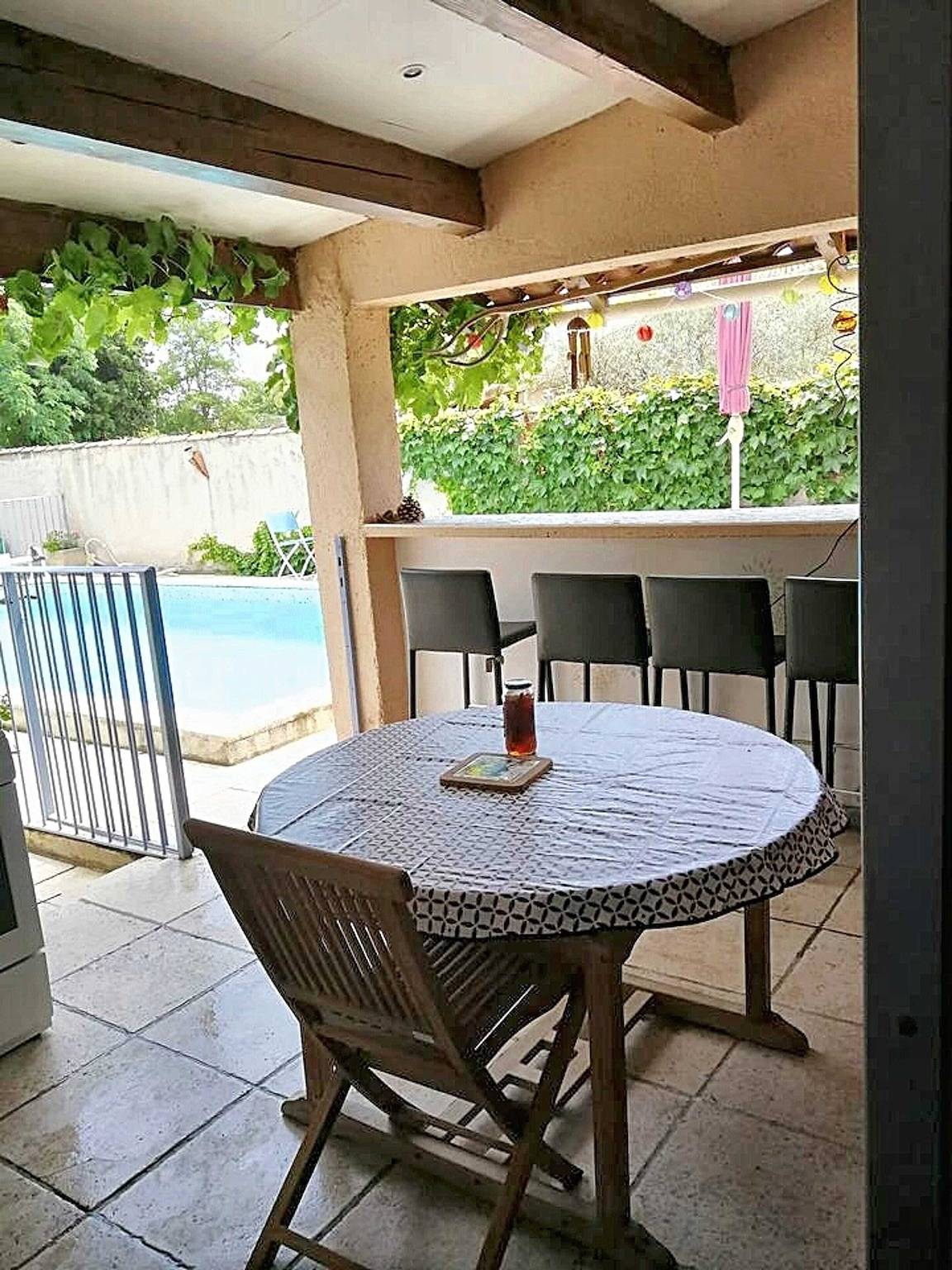 Appartement entier, Appartement charmant proche d'Avignon avec piscine privée in Le Pontet, Vaucluse