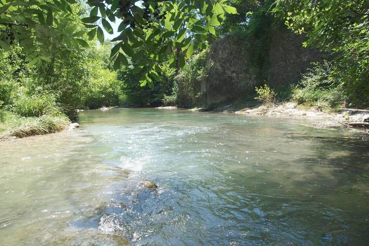 Location de vacances pour 4 personnes, avec piscine ainsi que jardin et vue, adapté aux familles à Mirabel-et-Blacons - 3