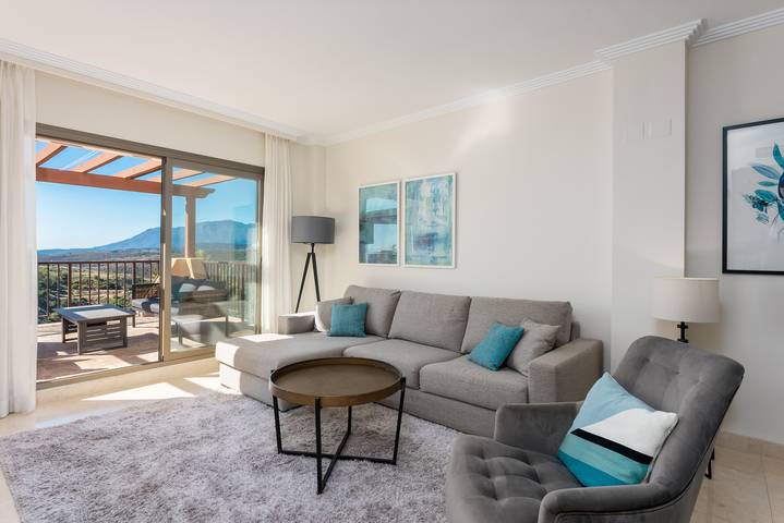 Entire apartment, Holiday apartment for 6 people with balcony in Paraiso Park, Benahavís