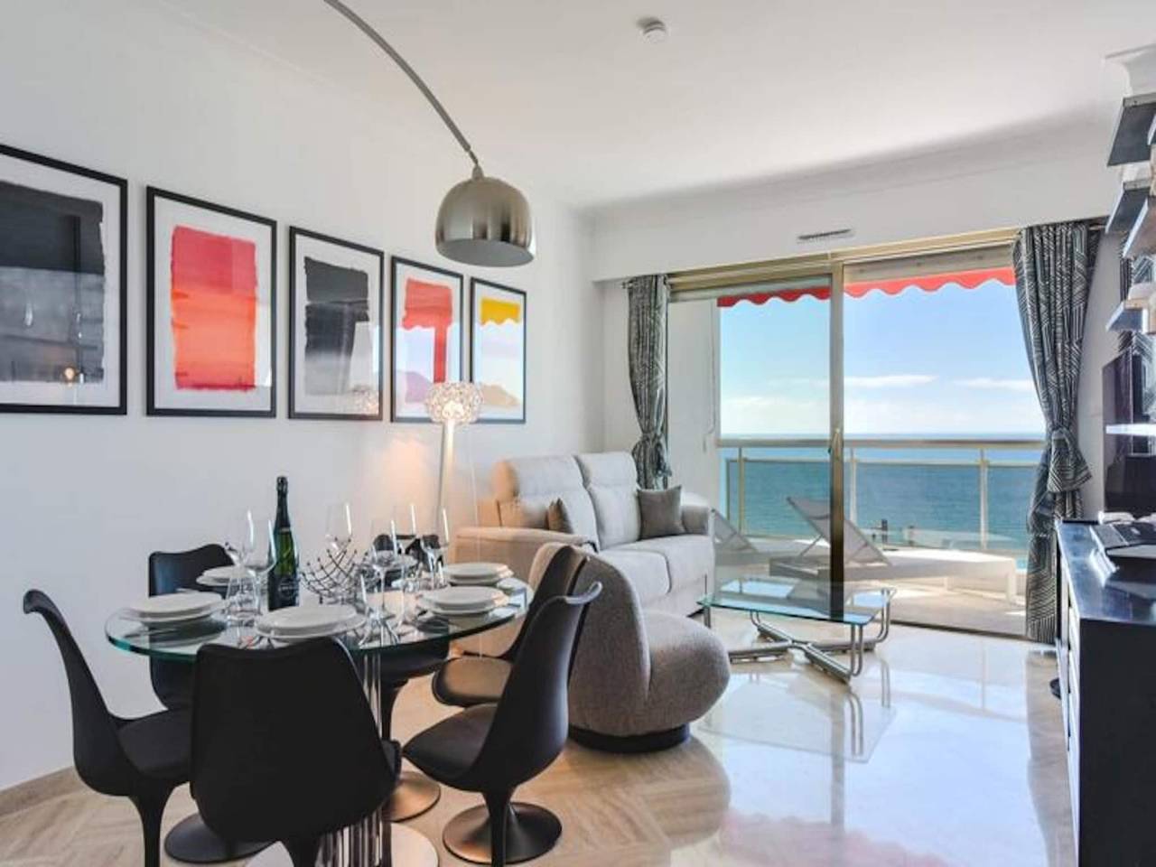 Appartement entier, Appartement à Cannes avec vue imprenable sur la mer in Cannes La Bocca, Cannes