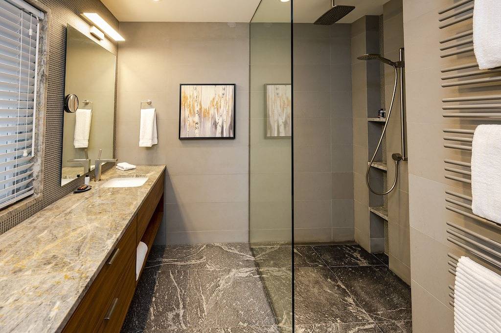 Wunderschöne Pisten Luxus 4/4 zu Fuß zum Dorf, Einkaufen / Restaurants. Aufrufe für Hottub in Whistler, Whistler Blackcomb