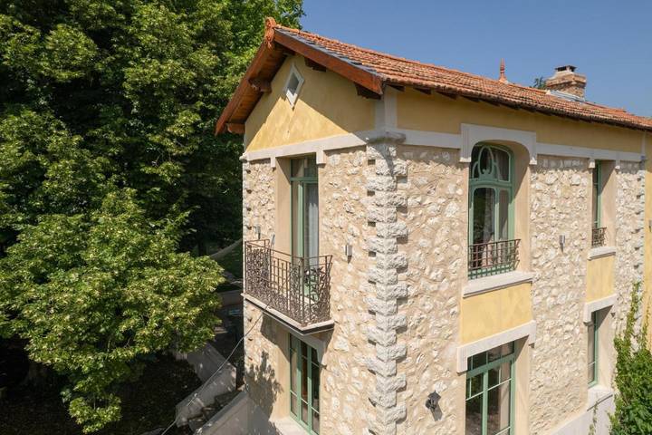 Chalet para 9 personas, con vistas además de jardín y piscina - 1