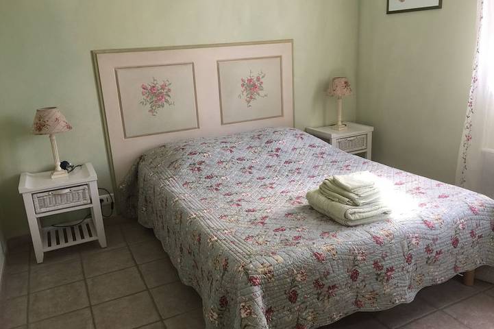 Country cottage with swimming pool, for 8 people, fully equipped in Pont-Saint-Esprit, Nimes region