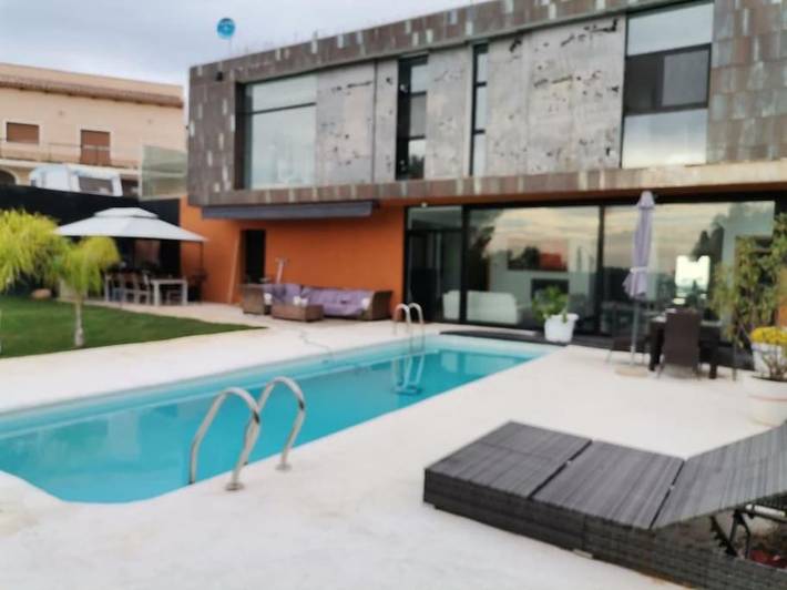 Chalet para 6 personas, con Jacuzzi y Terraza además de Jardín y Piscina en Campo de Turia