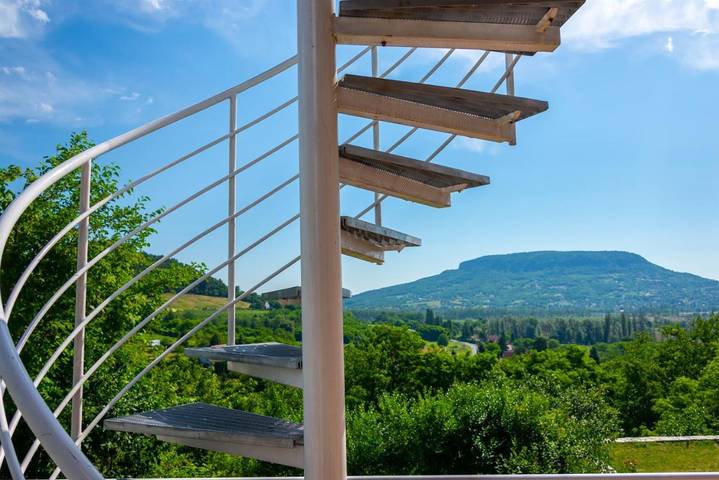 Location de vacances pour 6 personnes, avec vue ainsi que jardin et vue sur le lac à Szigliget - 2