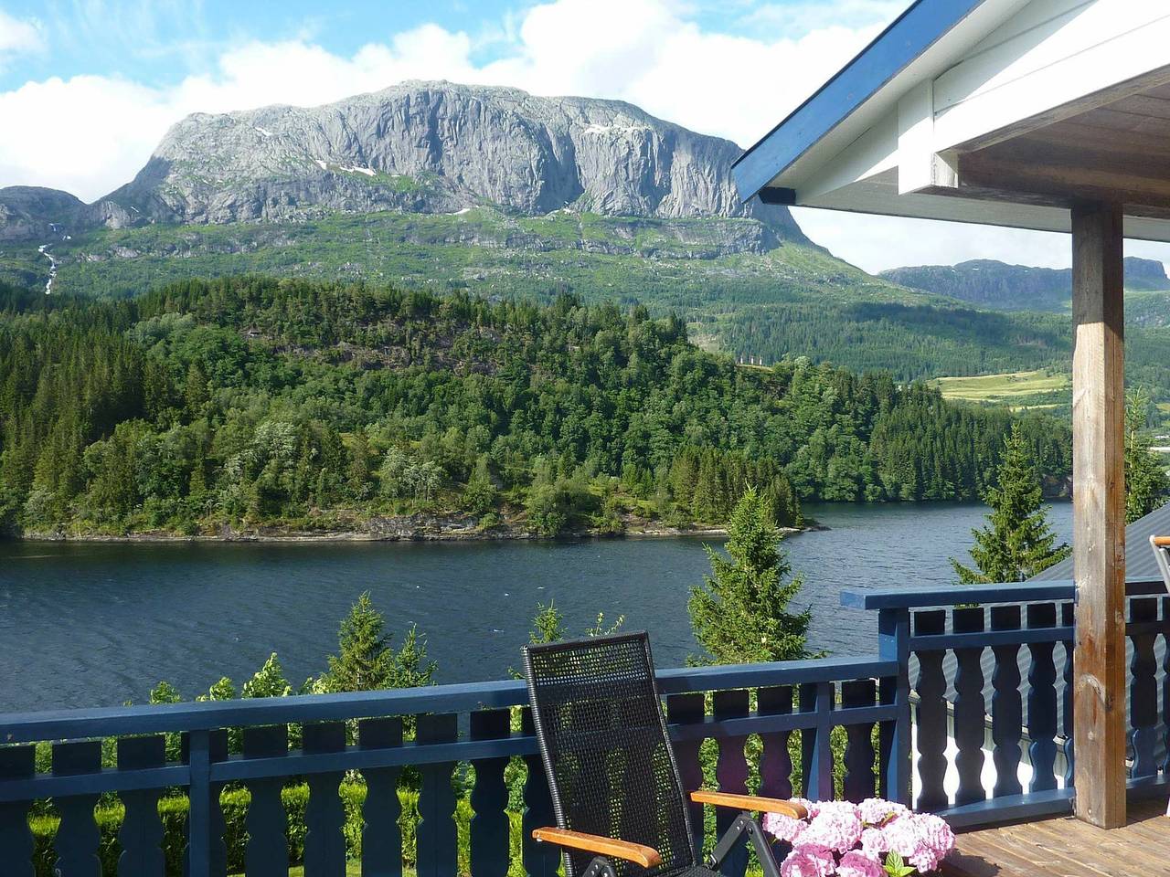 10 person holiday home in Bygstad-By Traum in Gaular