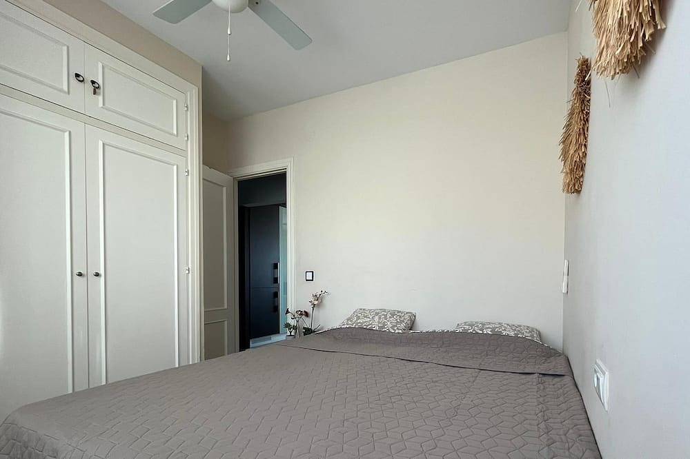 Entire apartment, Front Row Harbor / Beach modern apartment in Benalmádena Costa, Benalmádena