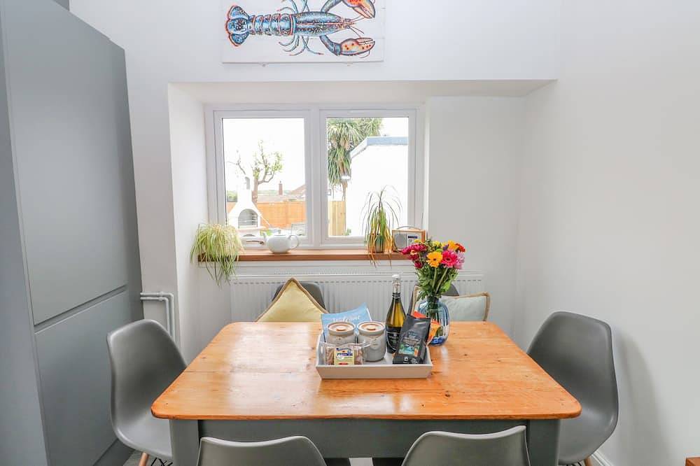 54 Pencoed Road, pet friendly, with hot tub in Burry Port in Burry Port, Carmarthenshire