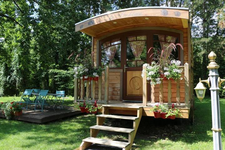 Gîte pour 2 personnes, avec Balcon et Terrasse ainsi que Jacuzzi et Jardin