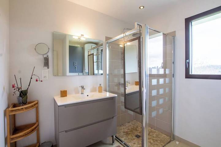 Location de vacances pour 4 personnes, avec jardin et piscine ainsi que jacuzzi et terrasse à Bourrou - 3