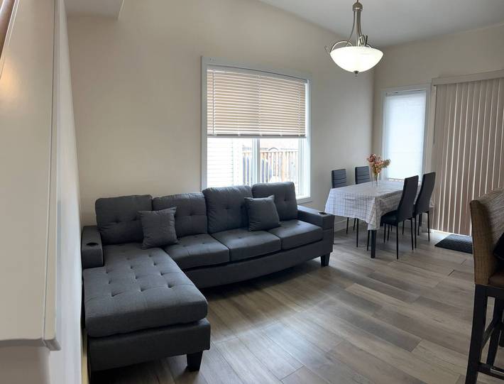 Vacation rental for 6 people, with hot tub in Edmonton