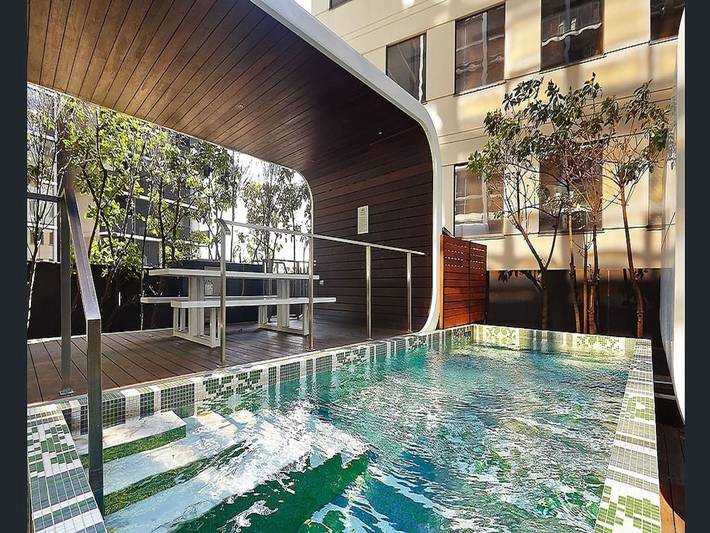 Vacation rental for 2 people, with balcony/terrace and pool, kid friendly in Southbank