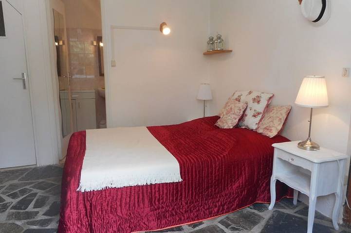 Location de vacances pour 3 personnes, avec terrasse et jardin dans Monts d'Arrée - 2