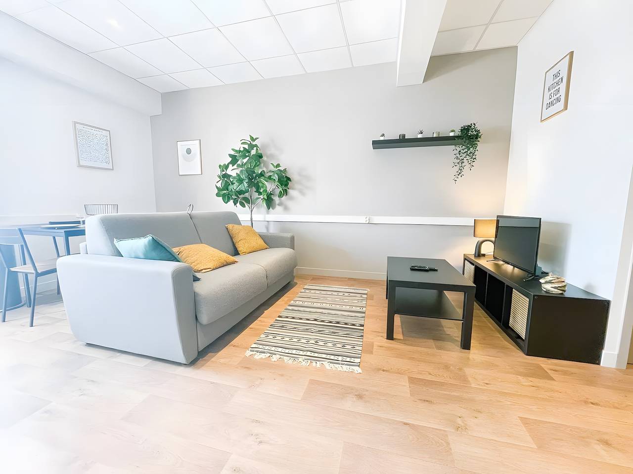Entire studio, Premium Studio – Modern, Functional with Wi-Fi in L'Isère, Isère