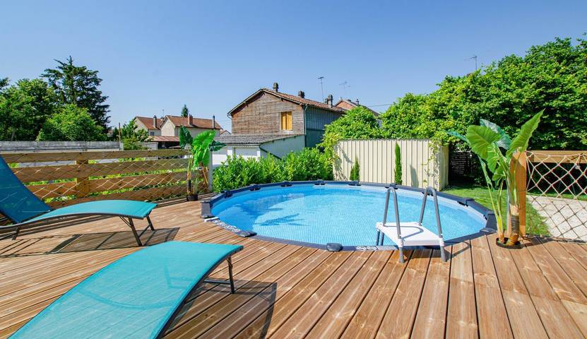 Gîte pour 2 personnes, avec Terrasse ainsi que Jardin et Piscine