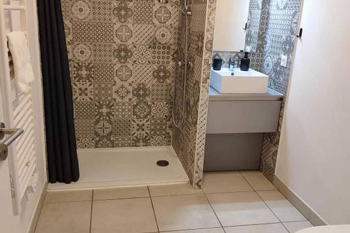 Ganze Wohnung, Air-conditioned one-bedroom apartment with a terrace, private parking, and located near Montpellier in Castelnau-le-Lez, Mittelmeerküste (Frankreich)