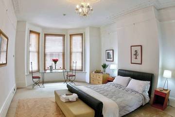 Holiday Home for 22 People in Eastbourne, East Sussex, Photo 1