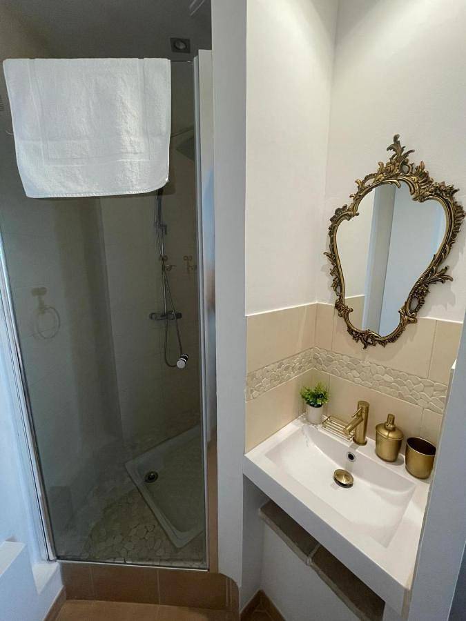 Maison d’hôte pour 3 personnes, avec vue ainsi que piscine et jardin à Saint-Nicolas-de-la-Grave - 4