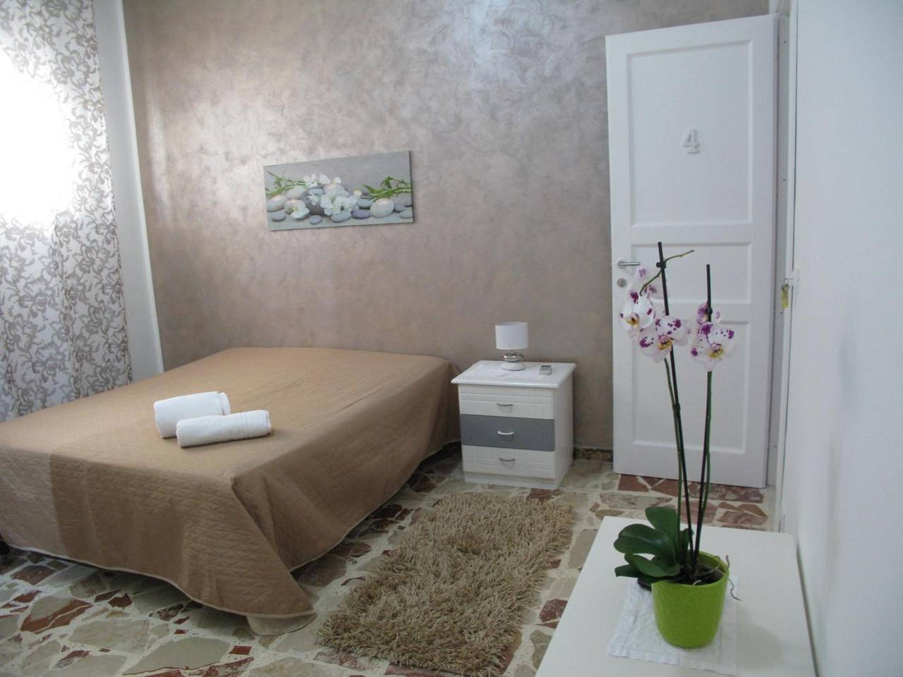 Room 'La Casa Dei Nonni - Beige' with Shared Garden, Wi-Fi and Air Conditioning in Custonaci, Trapani Province