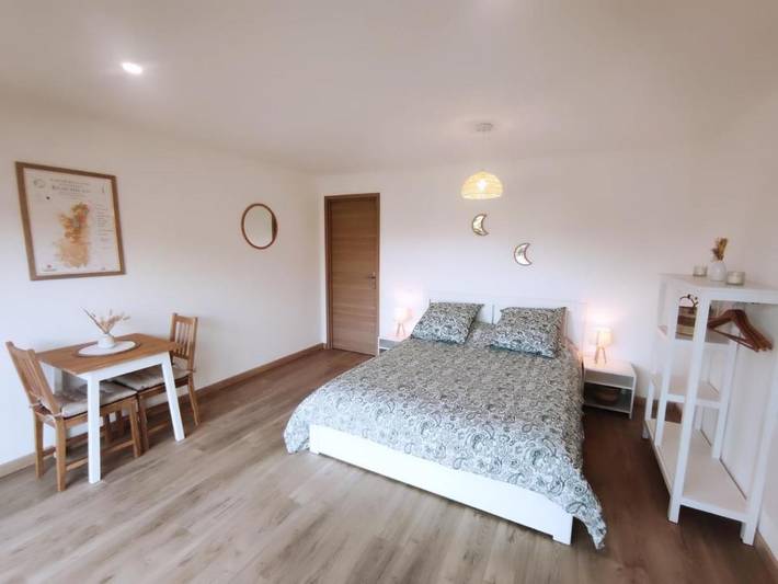 Cottage pour 2 personnes, avec terrasse et vue, animaux acceptés à Lamure-sur-Azergues