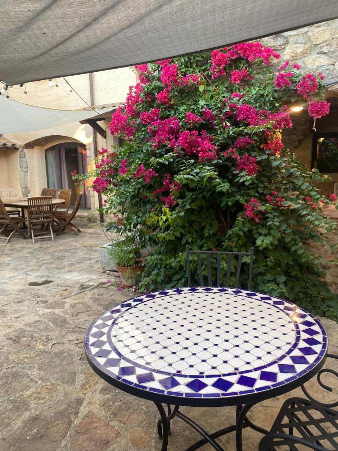 Charming village house for families & cyclists in Juià, Gironès
