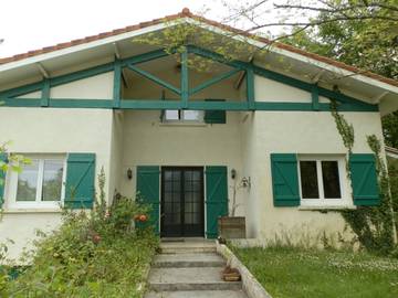 Gîte pour 12 personnes, avec jardin et terrasse à Léognan