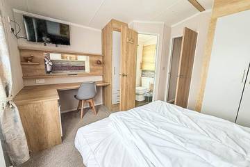 Static Caravan for 6 People in Waveney District, Suffolk, Photo 2