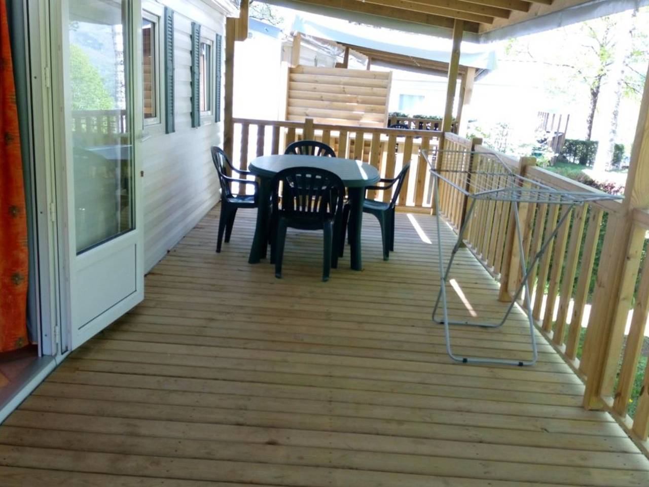 Mobil-home 4 pers avec Terrasse à Vic-sur-Cère in Vic-sur-Cère, Région d'Aurillac