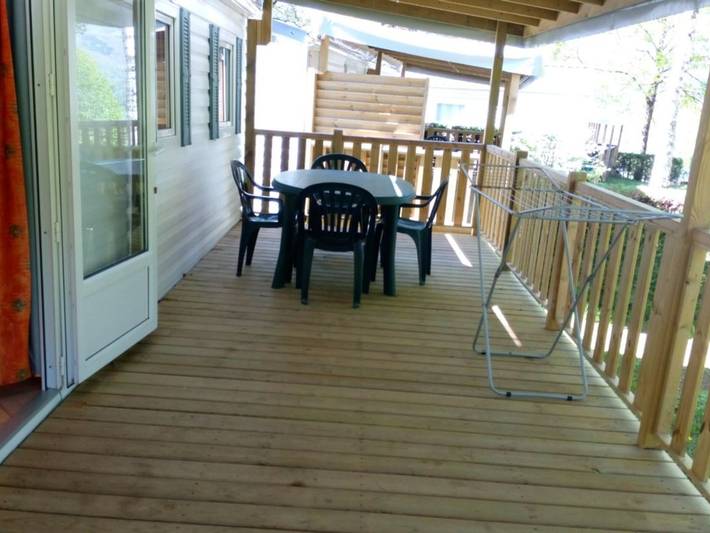 Camping pour 4 personnes, avec piscine et terrasse, animaux acceptés dans le Cantal - 2