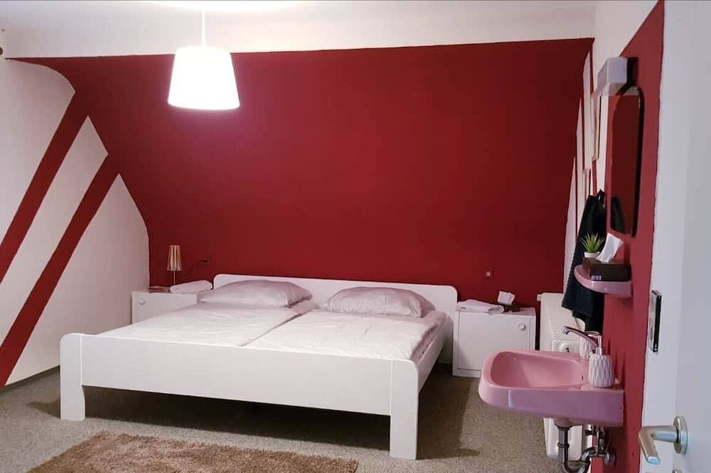 Ganze Wohnung, Doppelzimmer 20 qm mit Dusche in Bad Liebenzell, Nordschwarzwald