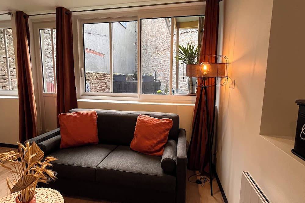 Entire apartment, \"Atelier du spa\" in the heart of Avranches near Mont Saint Michel in Avranches, Mont-Saint-Michel Bay