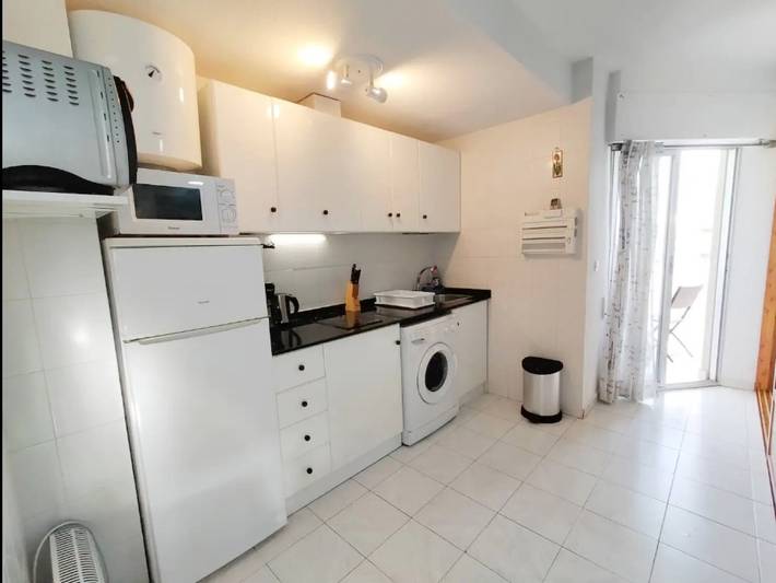 Appartement entier, Appartement « Chaleureux à 300 m de la plage » avec vue sur le lac, Wi-Fi et climatisation in Playa de La Mata (Torrevieja), Torrevieja