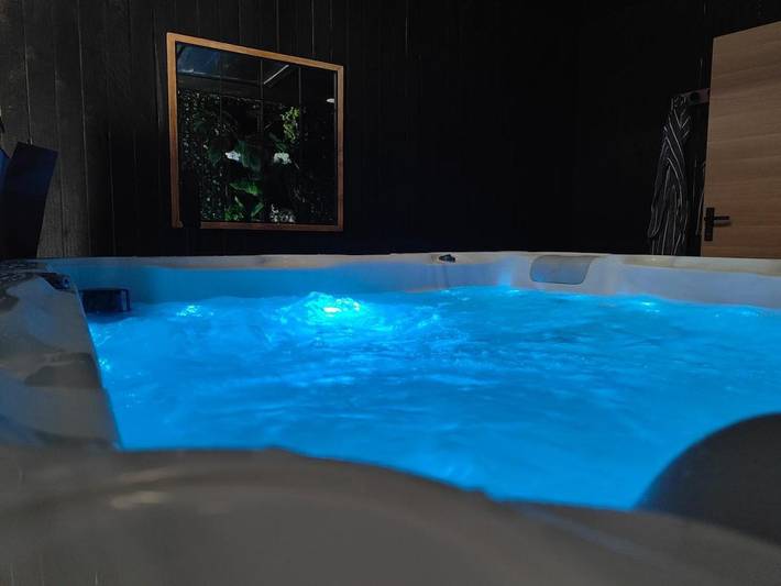 Gîte pour 4 personnes, avec jacuzzi dans Hautefeuille - 4