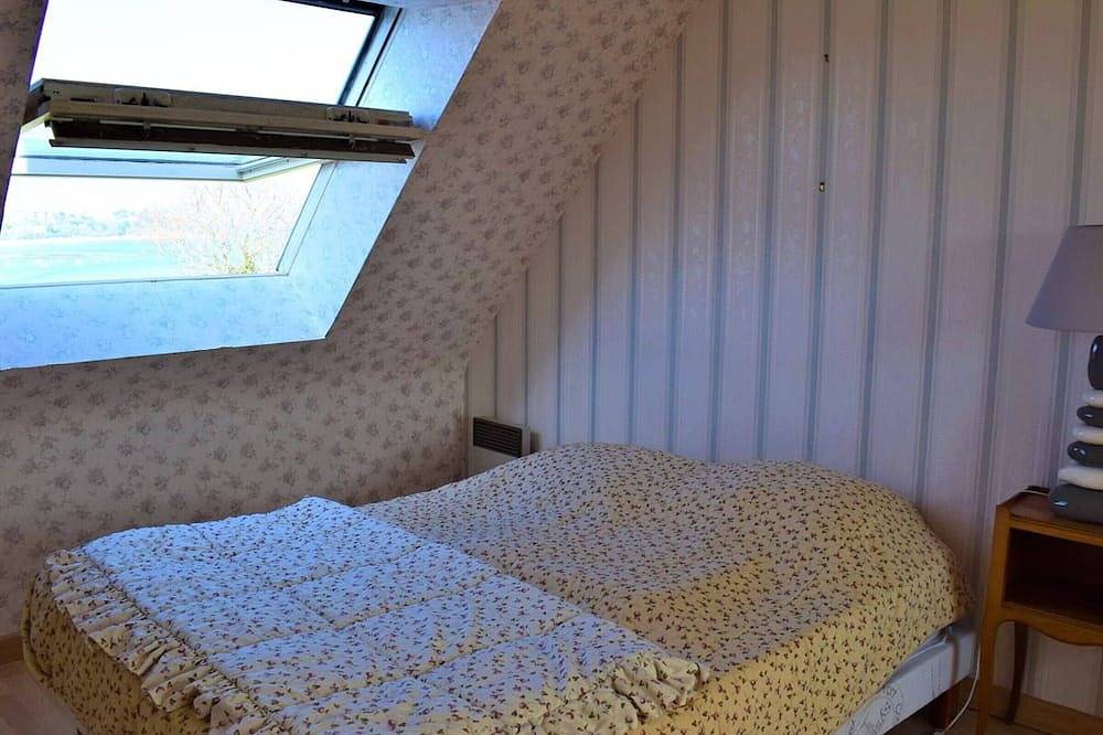 House with enclosed garden for rent in Louannec, close to the sea in Louannec, Pink Granite Coast