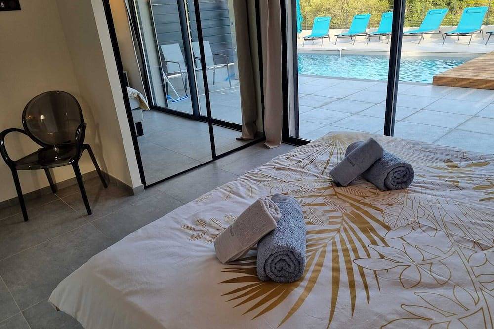 Superb villa, private heated pool 6 mins from St Cyprien beach in Lecci in Lecci, Sartène und Umgebung