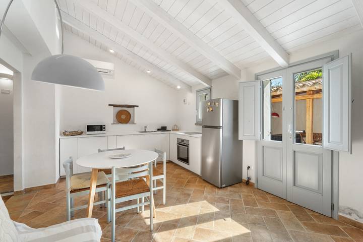 Casa vacanze 'La Casetta' con terrazza privata, Wi-Fi e aria condizionata in Giba, Sulcis Iglesiente