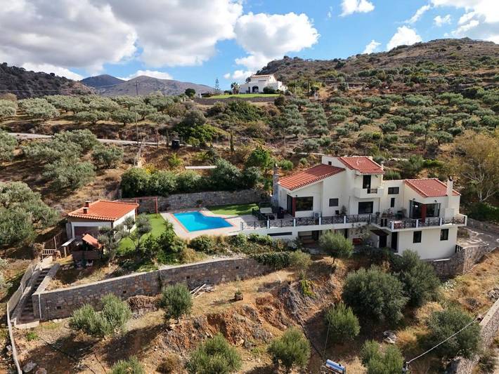Chalet para 16 personas, con vistas además de piscina y jardín, Familias con niños - 1