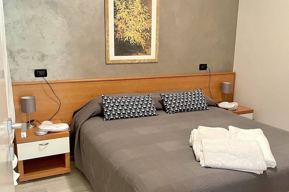Ganze Wohnung, Sallys Haus im Naturparadies Punta Grò in Sirmione, Gardasee-Berge