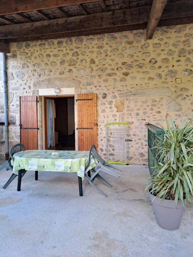 Gîte pour 2 personnes, avec vue ainsi que terrasse et piscine à Aubenas - 4