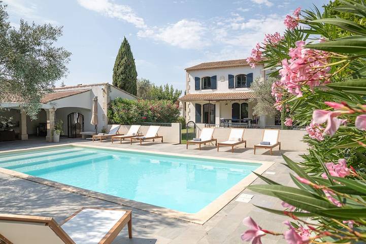 Location de vacances pour 11 personnes, avec Terrasse et Jardin à Verquières