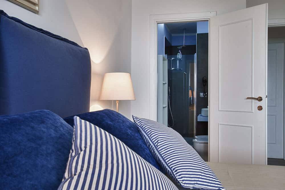 Apartamento entero, A terrace overlooking the gulf. Stylishly furnished apartment for relaxing days. in Porto Salvo (Latina), Provincia de Latina