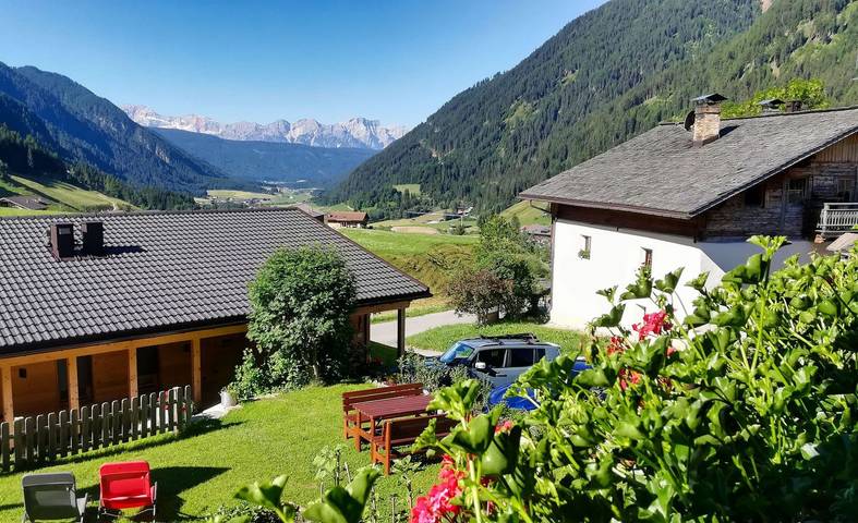 Ganze Wohnung, 'Hoferhof - Ferienwohnung A' mit Bergblick, Balkon und WLAN in Villgratner Berge, Gsies