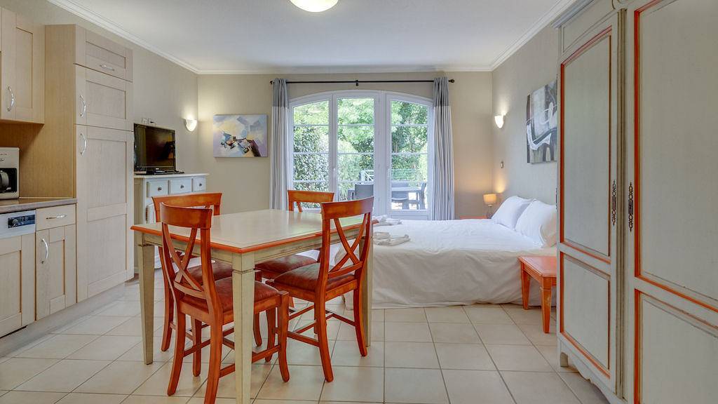 Estudio entero, Le Domaine de Camiole in Callian, Region de Draguignan