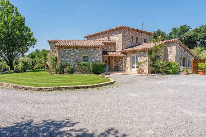 Villa pour 16 personnes, avec sauna ainsi que jacuzzi et jardin, animaux acceptés