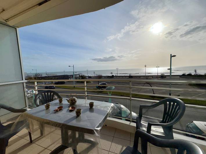 Ganze Wohnung, Renoviertes 1-Zimmer-Apartment, herrlicher Meerblick, nahe am Strand in Saint-Jean-de-Monts, Vendée