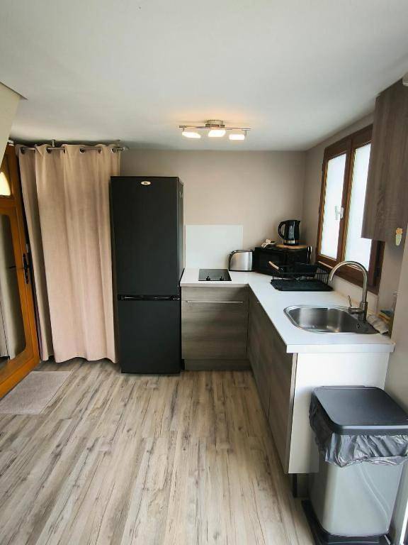 Appartement entier, Havre de Paix avec Jardin privatif et Parking Gratuit à 15 min de Versailles in Montigny-le-Bretonneux, Yvelines