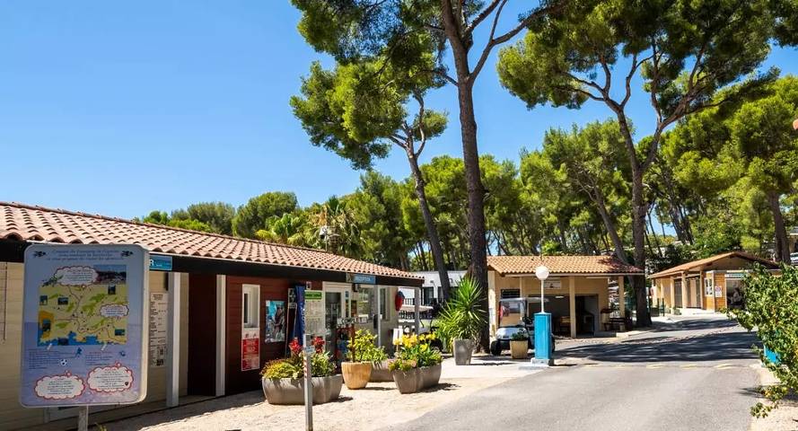 Camping per 2 persone, con Terrazza e Piscina a Cassis
